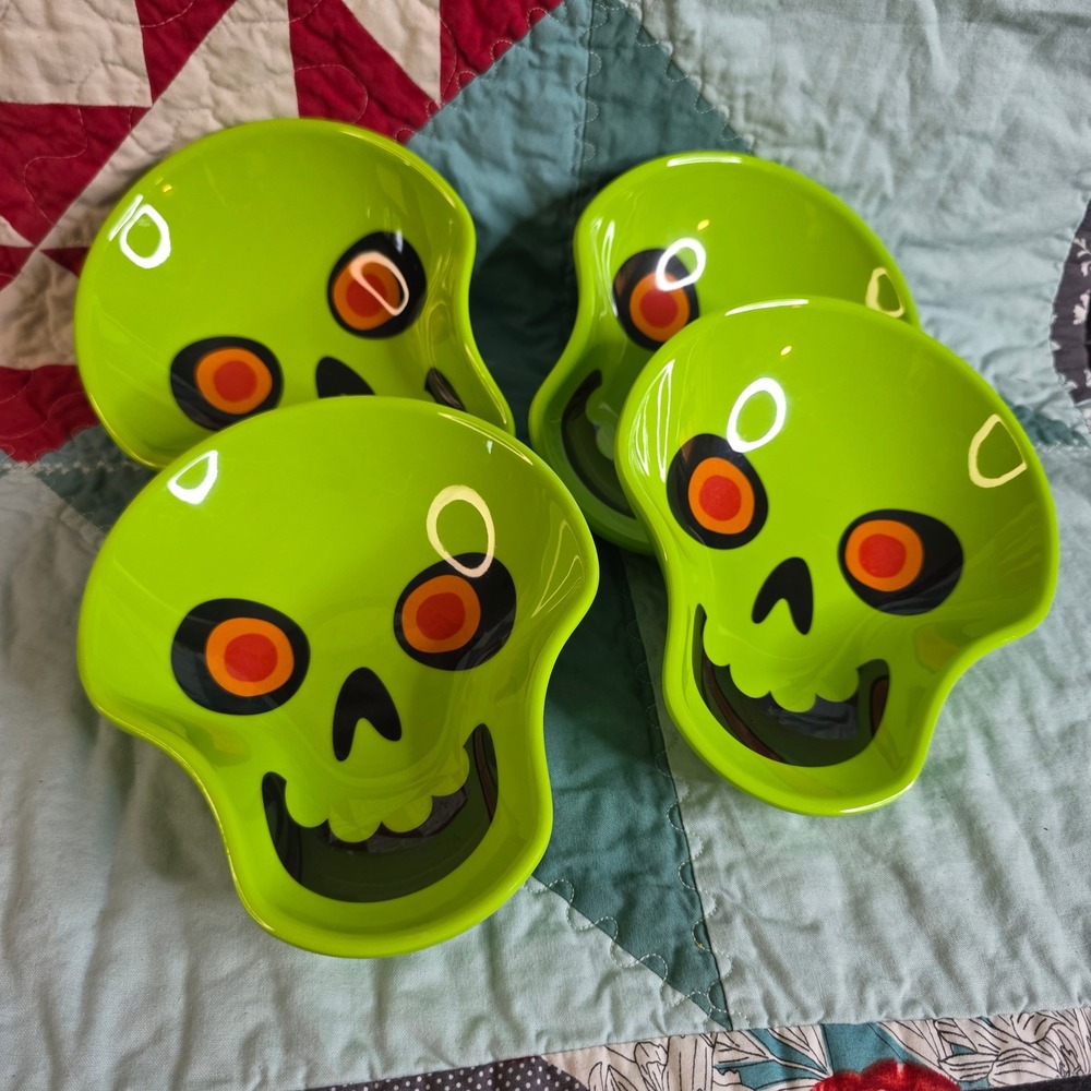 Hyde and Eek Boutique Green Skull Shape Melamine Halloween Bowls Set of 4